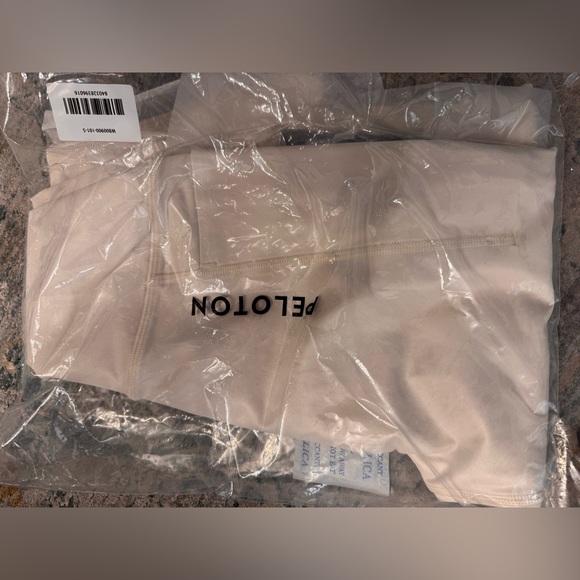 Peloton Cream and Black Leggings and Sports Bra Set BNWT S - Picture 5 of 5